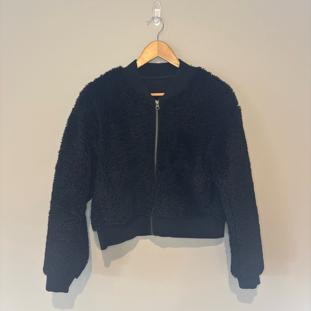 UNIQLO Women’s Black Fleece and Fuzzy‎ Bomber Jacket EUC Size Small